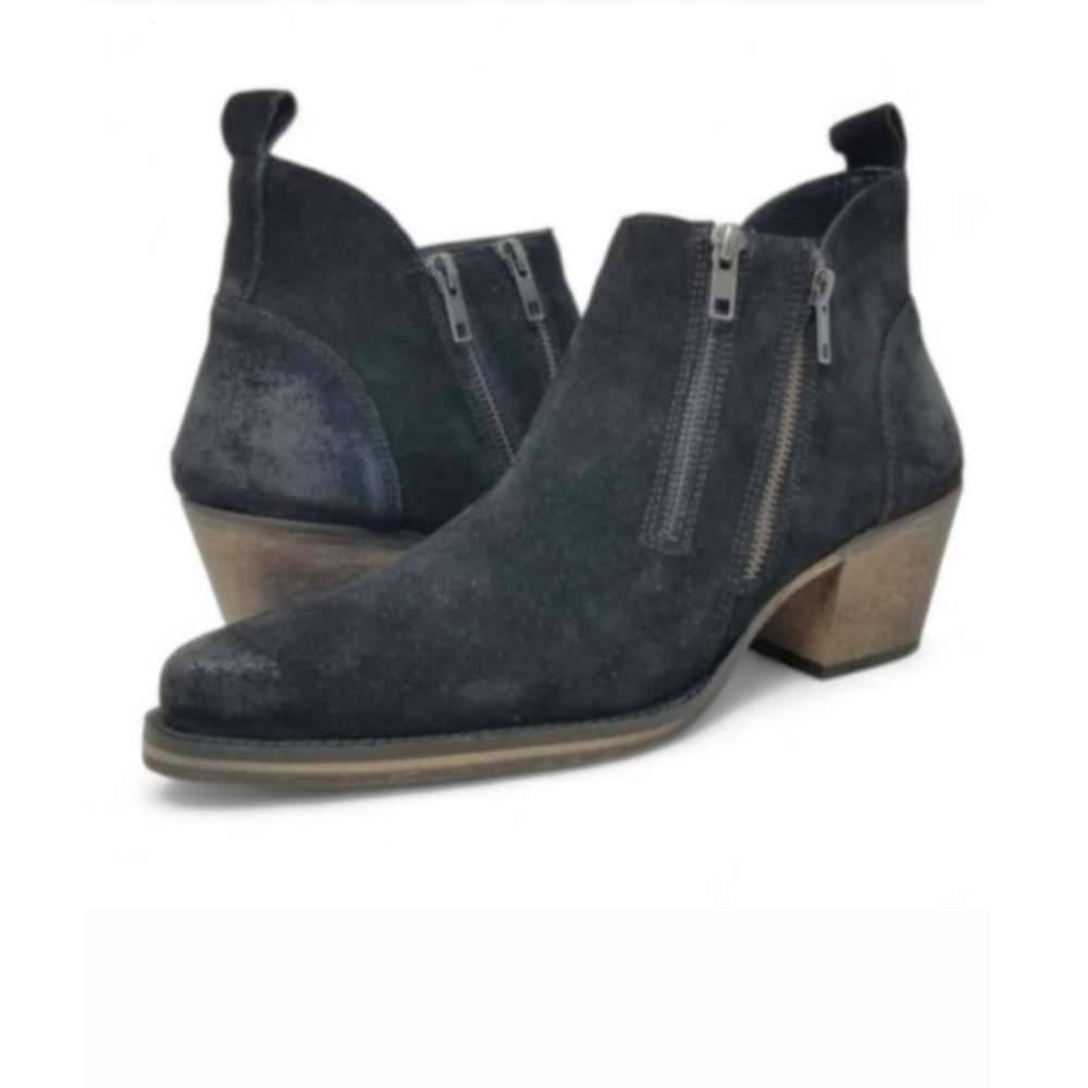 Volatile Bandit Black Suede Booties Size 10 NWOTB Zip Detail